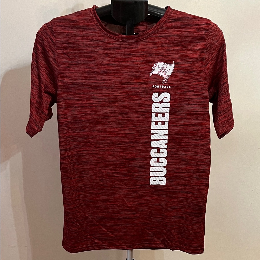 NWT Nike NFL Team Apparel Buccaneers Dri-Fit Youth Shirt